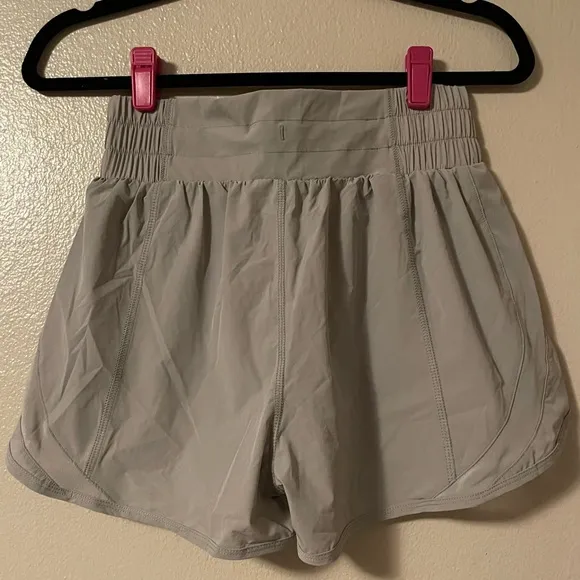 BALANCE ATHLETICA Breeze Workout Shorts in Fog