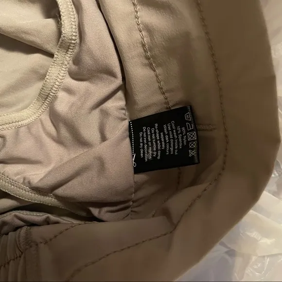 BALANCE ATHLETICA Breeze Workout Shorts in Fog