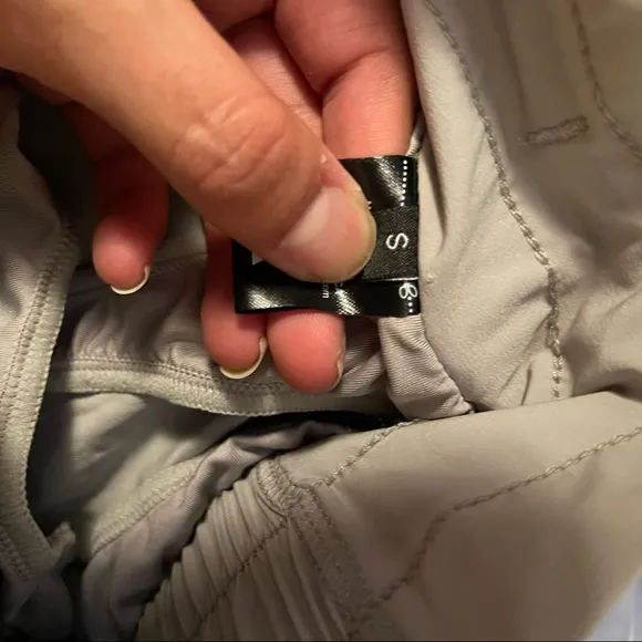 BALANCE ATHLETICA Breeze Workout Shorts in Fog