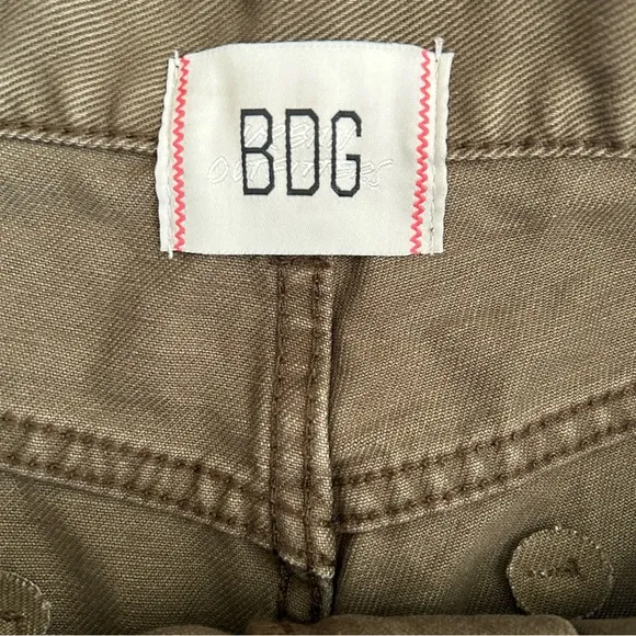 BDG | Cheeky Shorts in Military Green