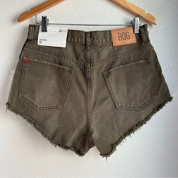 BDG | Cheeky Shorts in Military Green