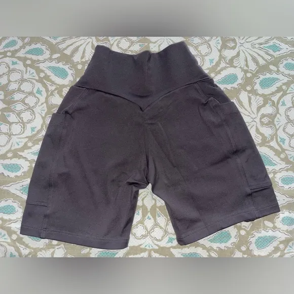 Bombshell Sportswear Pocket Biker Shorts in Gray