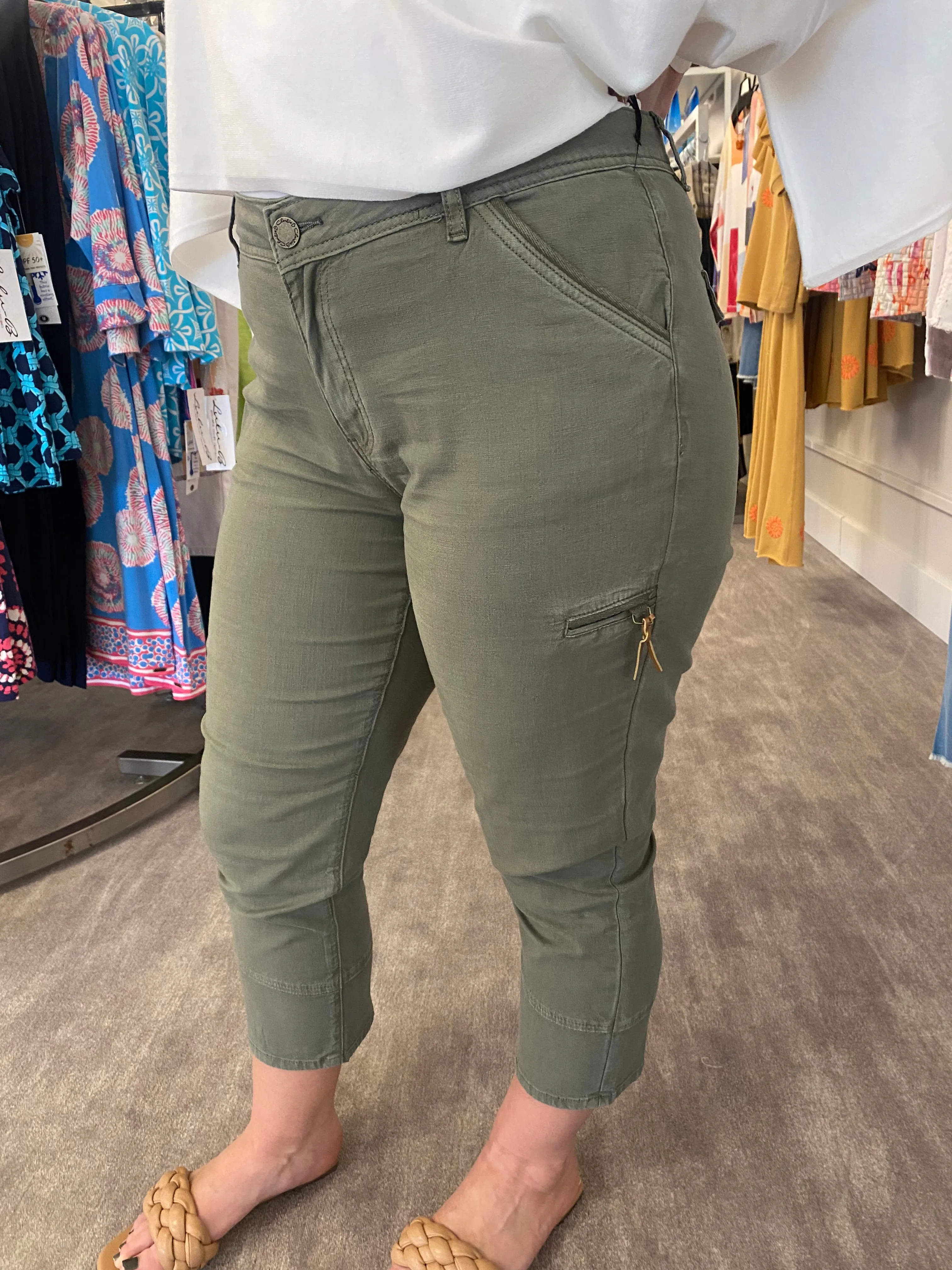 Charlie B. Solid Cargo Capri