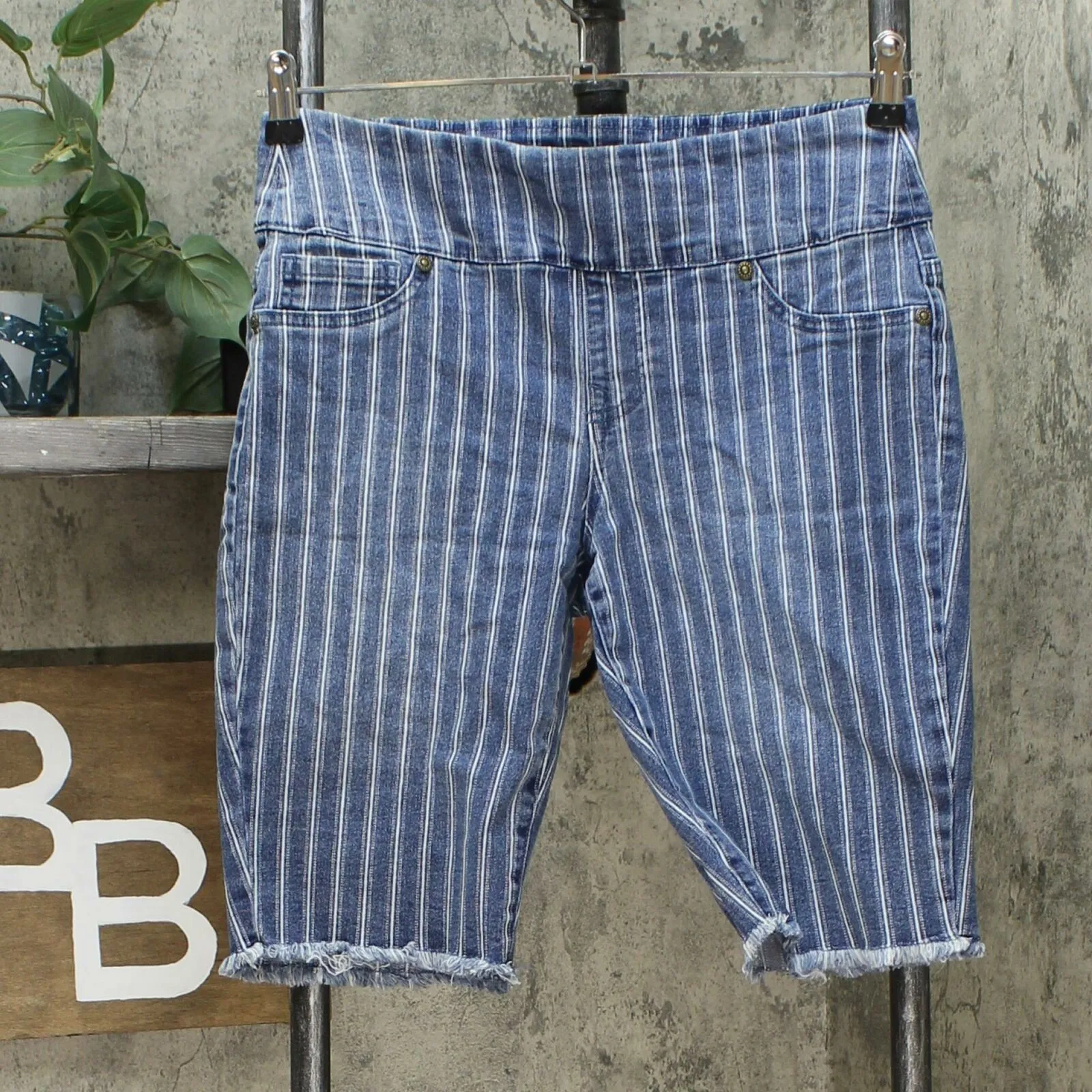 DG2 by Diane Gilman Classic Stretch Pull On Bermuda Shorts Blue Petite Medium