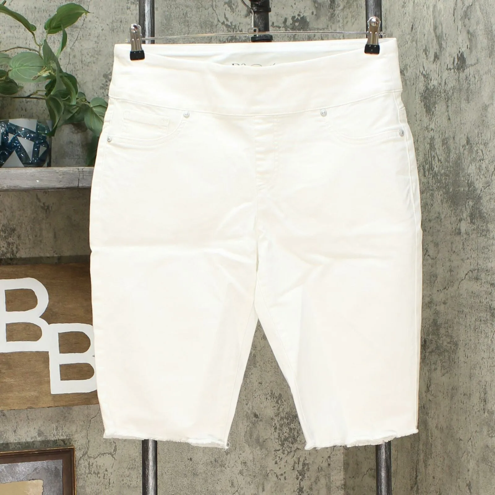 DG2 by Diane Gilman Women's Classic Stretch Pull On Bermuda Shorts White Large