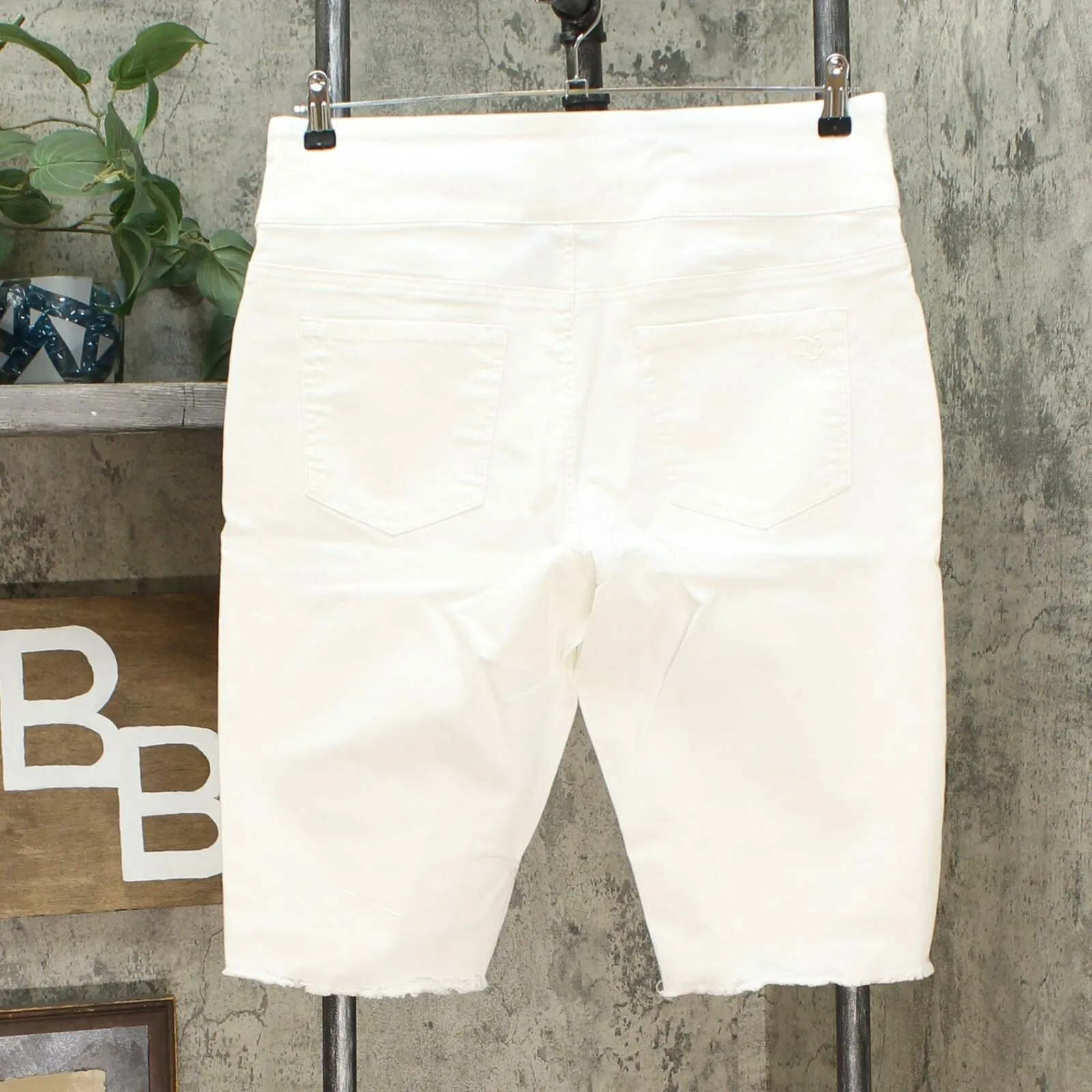 DG2 by Diane Gilman Women's Classic Stretch Pull On Bermuda Shorts White Large