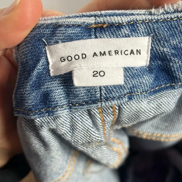 Good American 90s Icon High Waist Bermuda Shorts in INDIGO073.