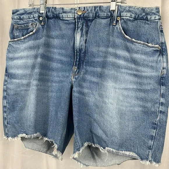 Good American 90s Icon High Waist Bermuda Shorts in INDIGO073.
