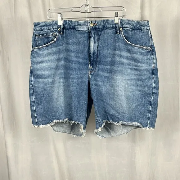 Good American 90s Icon High Waist Bermuda Shorts in INDIGO073.