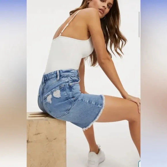 Good American 90s Icon High Waist Bermuda Shorts in INDIGO073.
