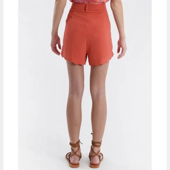 HIGH WAIST SHORTS WITH SCALLOPED BOTTOM