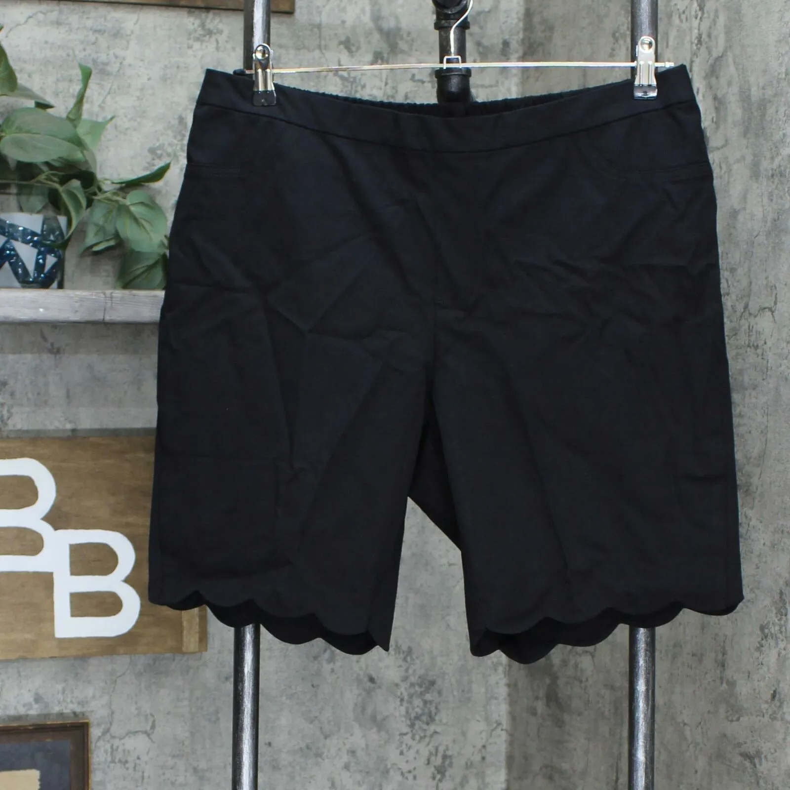 Isaac Mizrahi Live! Petite Plus 24/7 Stretch Scallop Hem Bermuda Shorts