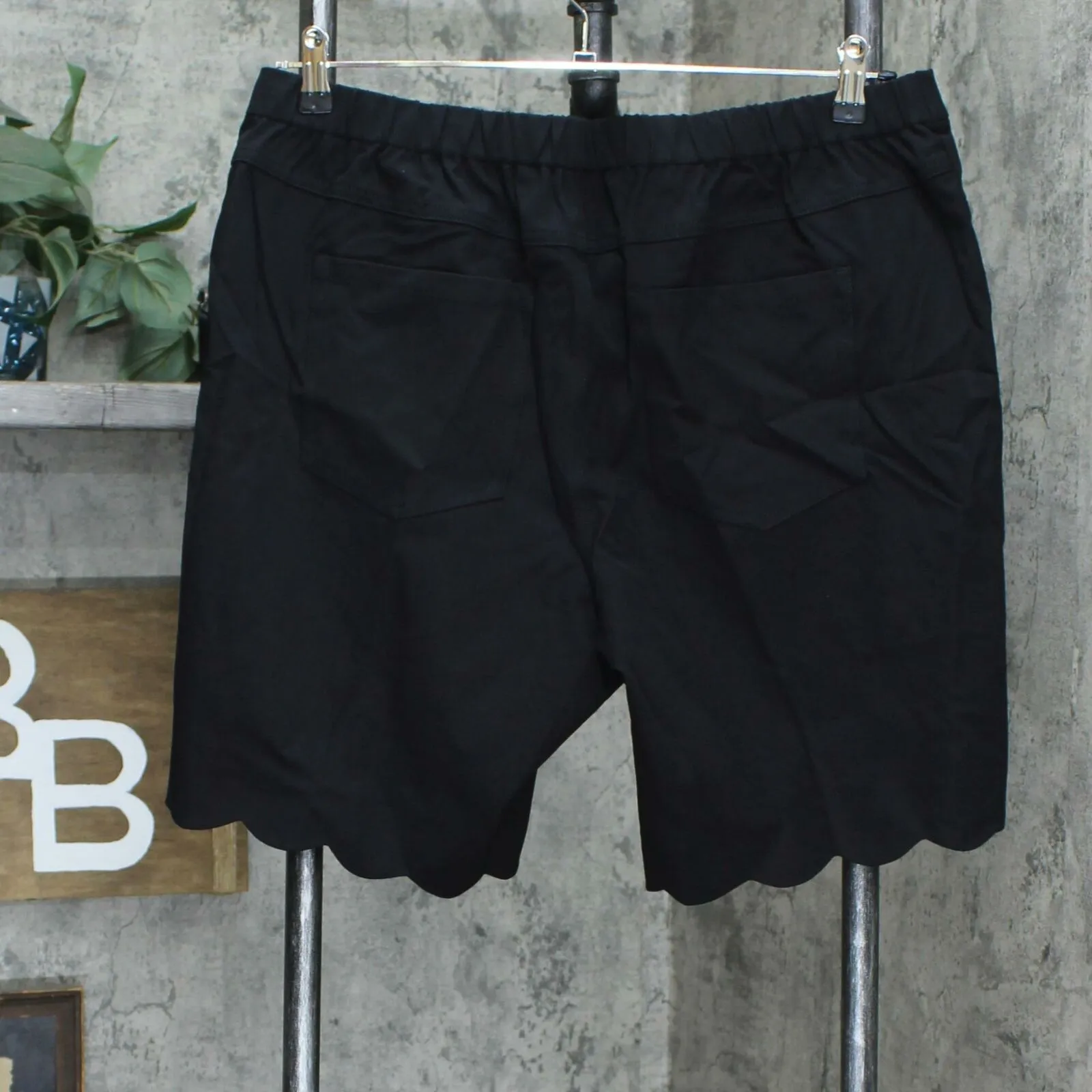 Isaac Mizrahi Live! Petite Plus 24/7 Stretch Scallop Hem Bermuda Shorts