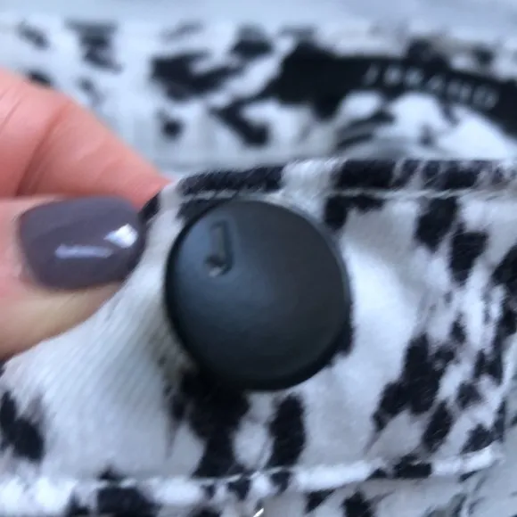 J BRAND Women's Shorts Labyrinth Print Black White Stretch Size 25