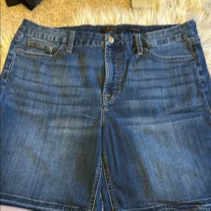 Jen 7 - 7 for all mankind Bermuda shorts