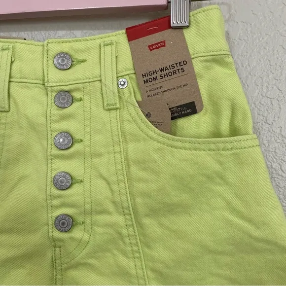 Levi’s High Waisted Mom Shorts Lime Green