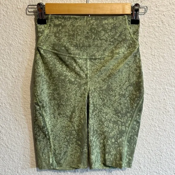 Lululemon Base Pace High Rise Short 8&quot;City Grit Green Multi Women’s Size 2