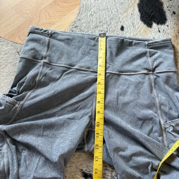 LULULEMON Fast and Free Short 10&quot; In Ice Dye Size 12
