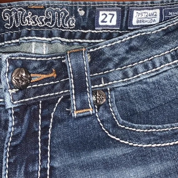 MISS ME BRAND NEW SIZE 27 GORGEOUS BERMUDA SHORTS