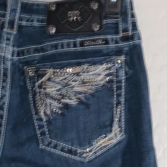 MISS ME BRAND NEW SIZE 27 GORGEOUS BERMUDA SHORTS