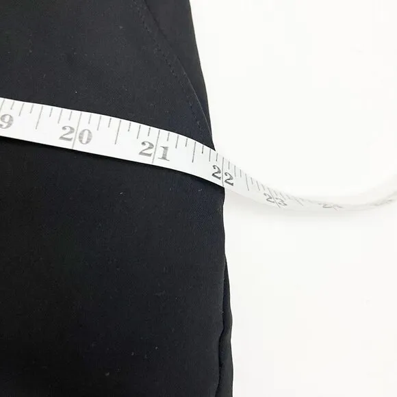 NWOT Trina Turk Bubbly Ladder Stitch Pull On Shxorts. Black. Size L