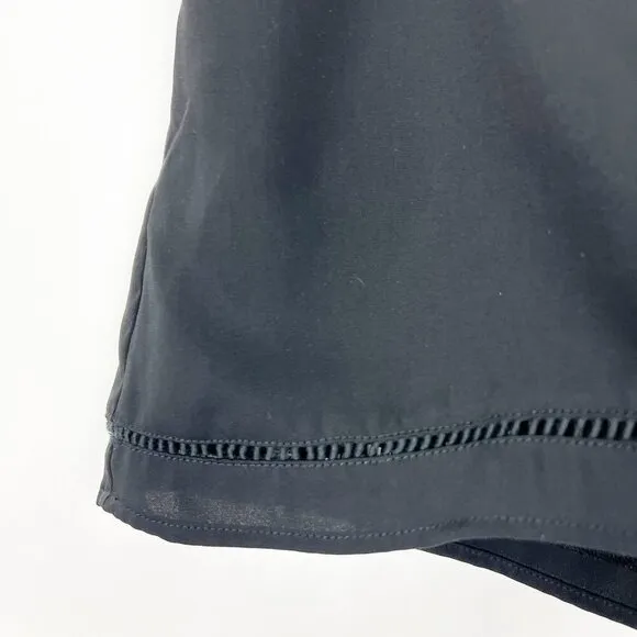 NWOT Trina Turk Bubbly Ladder Stitch Pull On Shxorts. Black. Size L