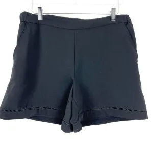 NWOT Trina Turk Bubbly Ladder Stitch Pull On Shxorts. Black. Size L