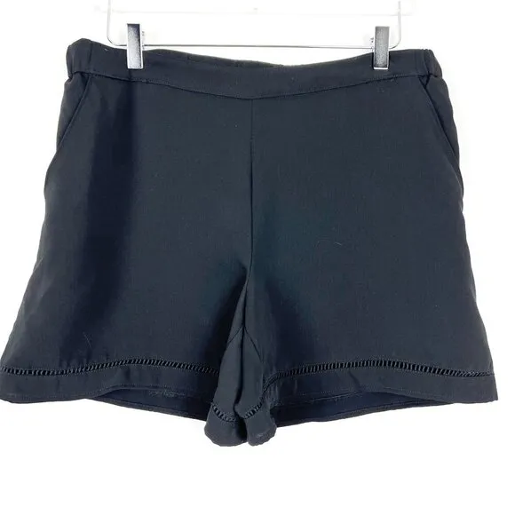 NWOT Trina Turk Bubbly Ladder Stitch Pull On Shxorts. Black. Size L