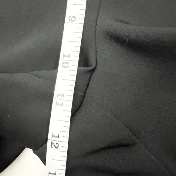 NWOT Trina Turk Bubbly Ladder Stitch Pull On Shxorts. Black. Size L