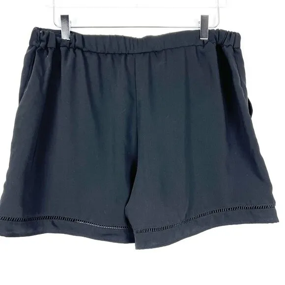 NWOT Trina Turk Bubbly Ladder Stitch Pull On Shxorts. Black. Size L