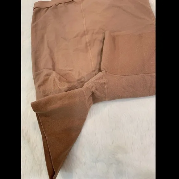 NWT $88 Item M6 High Waisted Shorty Shaping Shorts Carmel Nude [SZ‎ Large ]