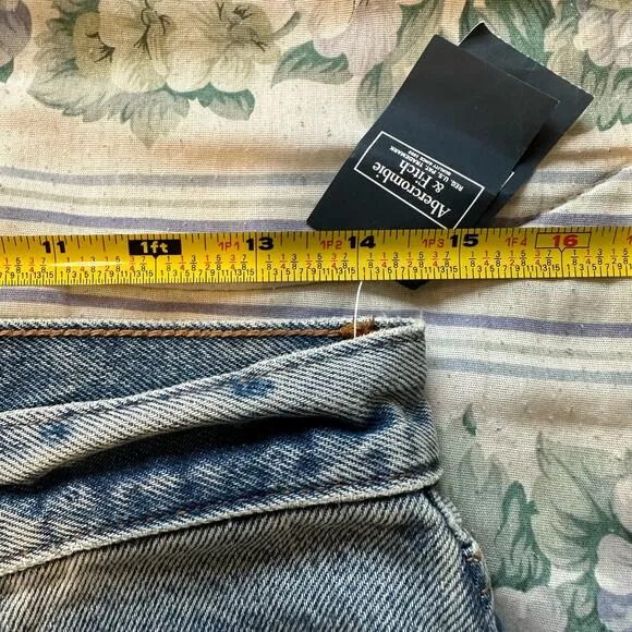 NWT Abercrombie &amp; Fitch Medium Wash Distressed High Rise 5&quot; Short