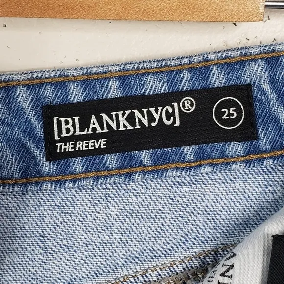 NWT Blank NYC The Reeve High Waisted Denim Shorts size 25 Light to Dark Blue