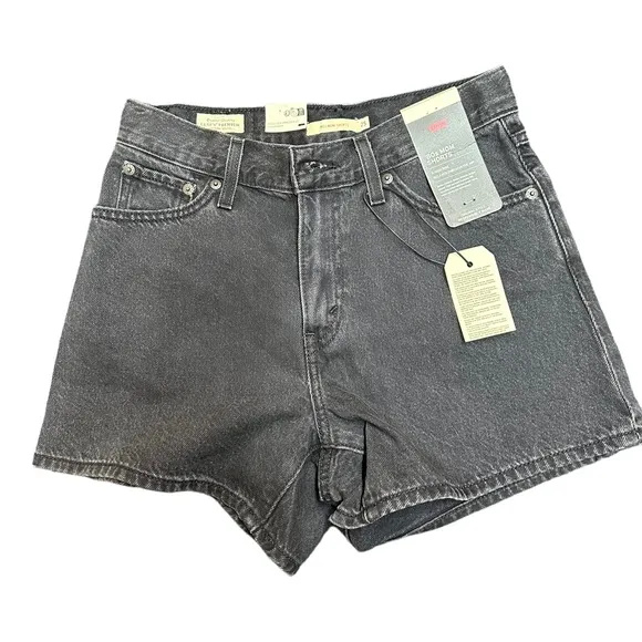 NWT Levi’s | 2022 80’s Mom Shorts in Black