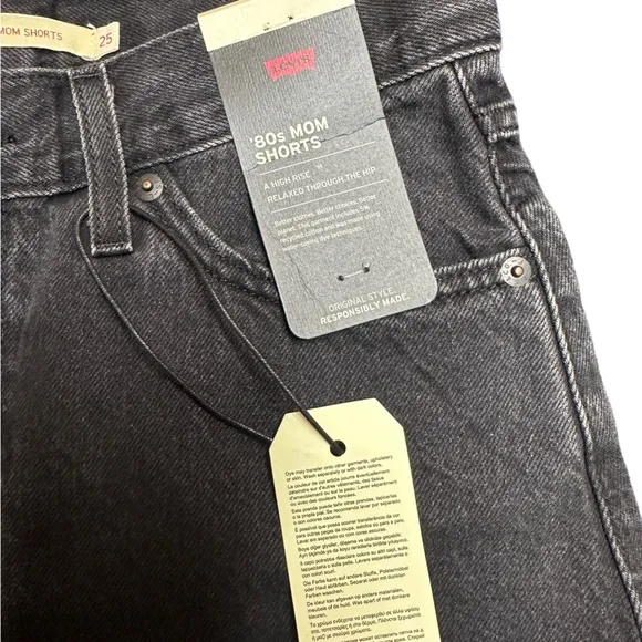 NWT Levi’s | 2022 80’s Mom Shorts in Black