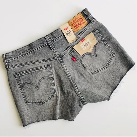 NWT Levi’s 501 High Waisted distressed shorts - 31
