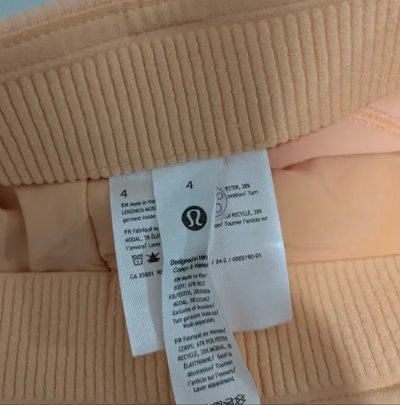 NWT Lululemon Ribbed Softstreme High-Rise Short 2&quot;