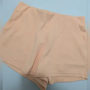 NWT Lululemon Ribbed Softstreme High-Rise Short 2&quot;