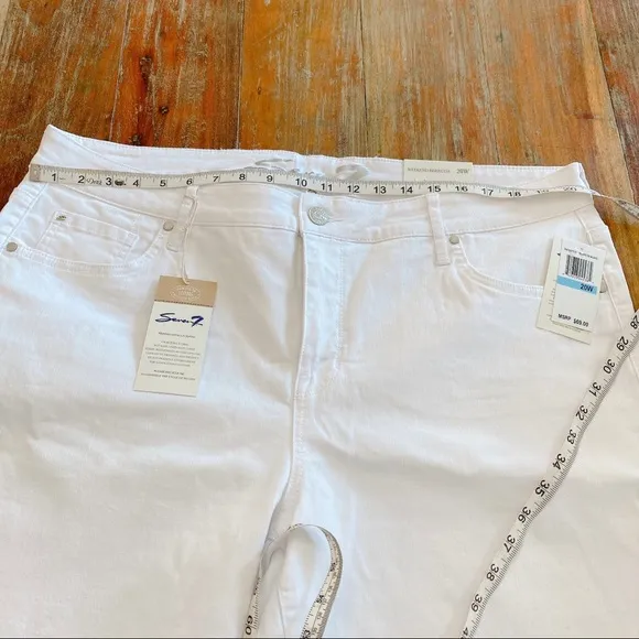 NWT Seven7 White Weekend Bermuda Shorts Size 20W