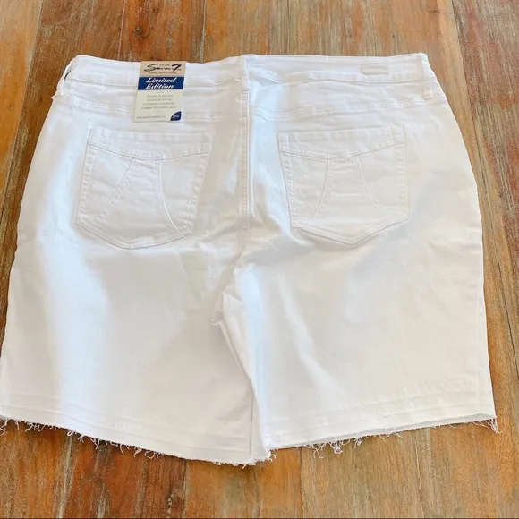 NWT Seven7 White Weekend Bermuda Shorts Size 20W