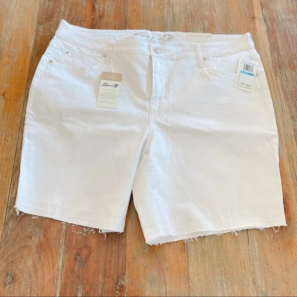 NWT Seven7 White Weekend Bermuda Shorts Size 20W