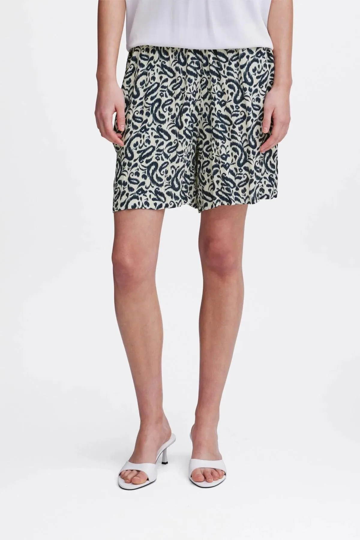 Shorts ICHI Marrakech Aop Total Eclipse Paisley