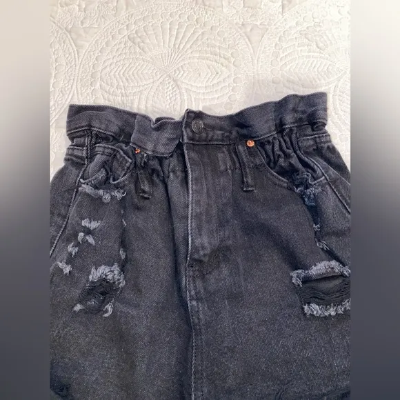 Signature 8 women’s high rise black wash shorts with elastic waist