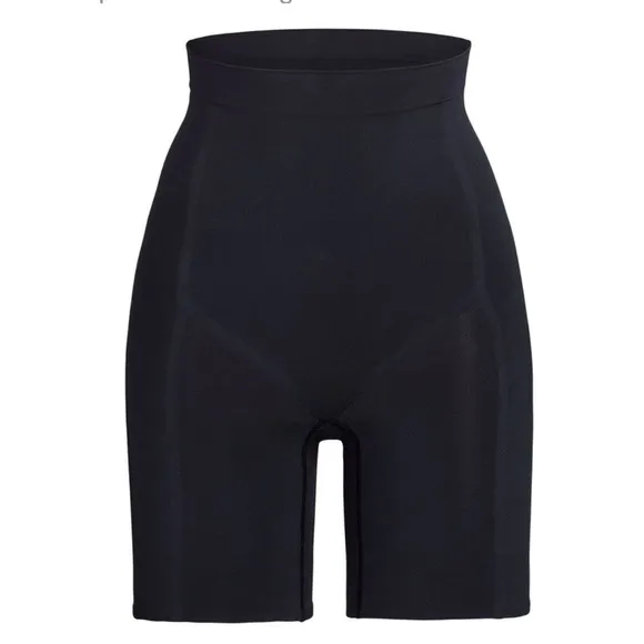 SKIMS HIGH WAISTED BONDED SCULPTING SHORTS, Medium NWT