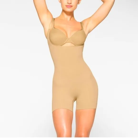 SKIMS Open Bust Shortie Bodysuit Seamless Sculpt | Small