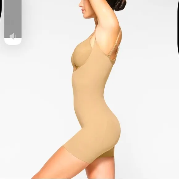 SKIMS Open Bust Shortie Bodysuit Seamless Sculpt | Small