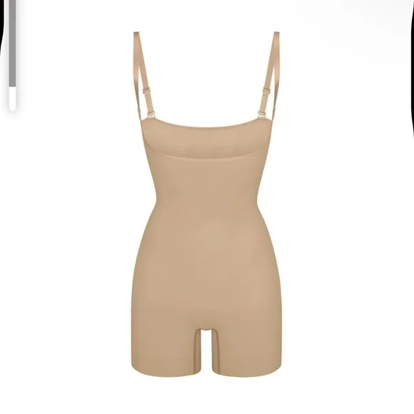 SKIMS Open Bust Shortie Bodysuit Seamless Sculpt | Small