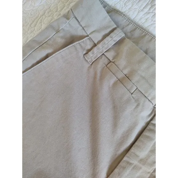 Vince Womens Classic Flat Front Coin pocket Bermuda Shorts Tan Khaki Latte 2