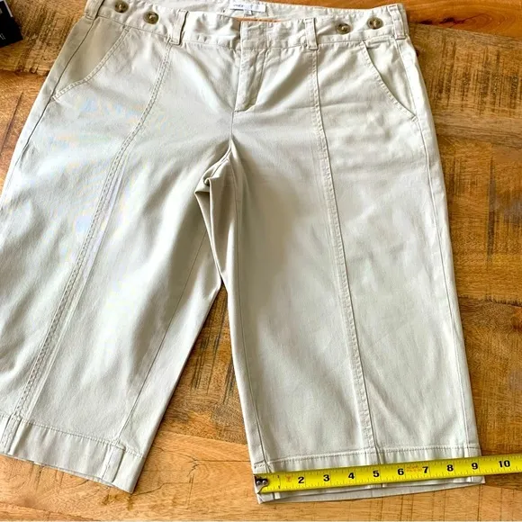 Vince women's khaki bermuda shorts Size 10