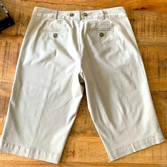 Vince women's khaki bermuda shorts Size 10